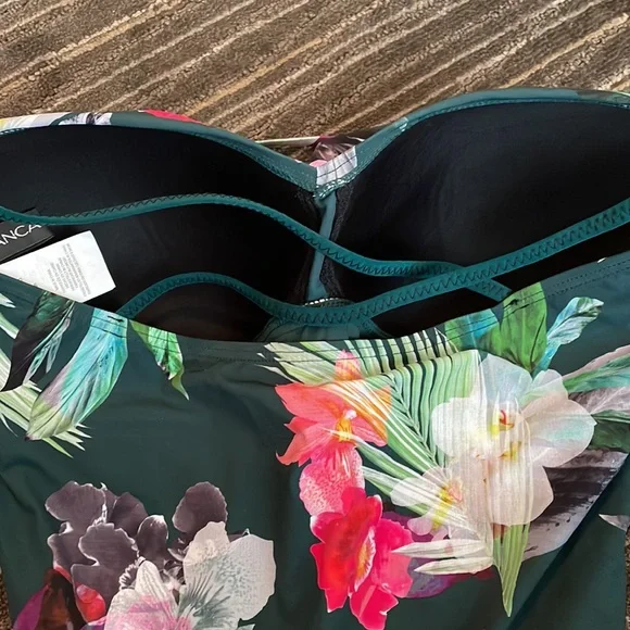 LA BLANCA BEYOND THE JUNGLE TUMMY CONTROL BANDEAU ONE PIECE SWIMSUIT 🌺 - Picture 7 of 8